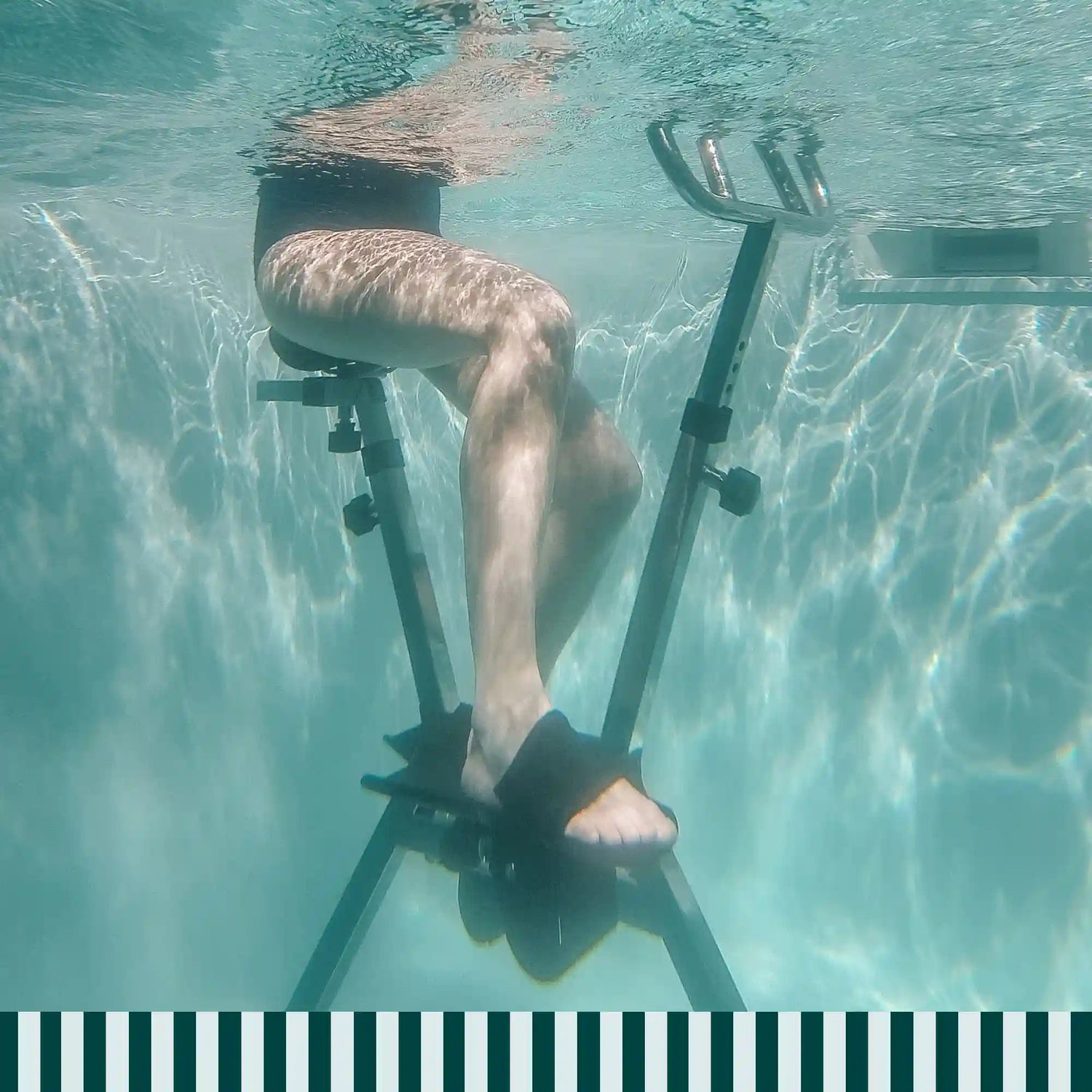 Sanftes Unterwasser-Pedaling auf dem Lovee Aquabike zur Aktivierung der Durchblutung und der Tiefenmuskulatur